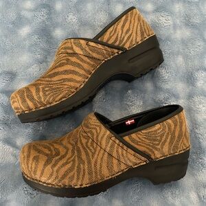 Women's Tan Zebra Print Clogs Sanita Clogs Size 40
